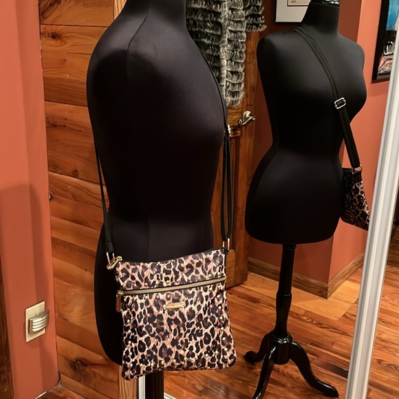 NWOT Victoria’s Secret Leopard Print Bag & Wallet Set - Picture 3 of 15